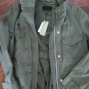 New condition  Banana Republic twill jacket olive army green w utilitary pockets